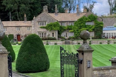 Exceptional Unique 5 Bedroom Manor House House in Craven District