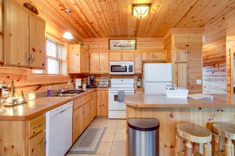 Pet-Friendly Garrison Retreat with Gas Fireplace! Haus in Mille Lacs Lake