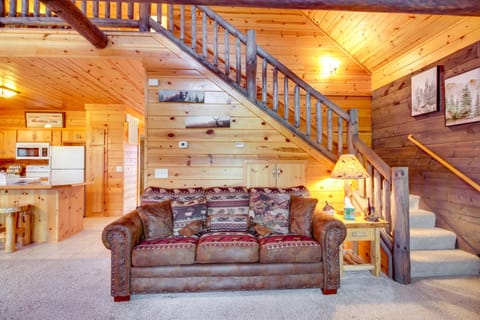 Pet-Friendly Garrison Retreat with Gas Fireplace! Maison in Mille Lacs Lake