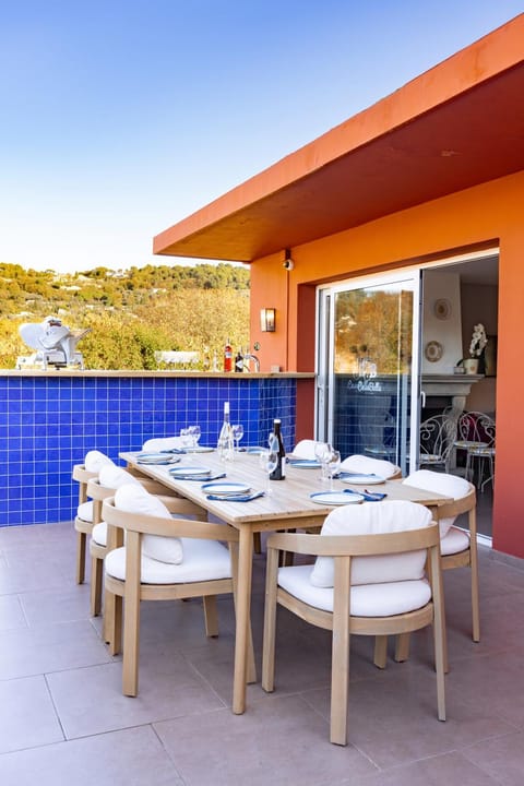 Patio, Lounge or bar