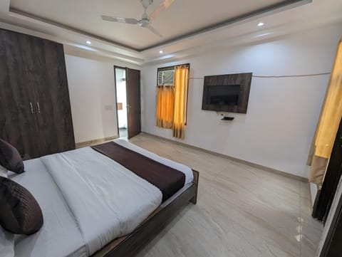 Hotel Aron By The Premium Villa Bed and Breakfast in New Delhi