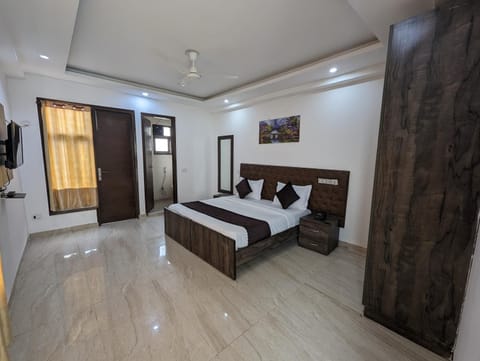 Hotel Aron By The Premium Villa Bed and Breakfast in New Delhi