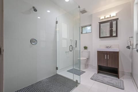 ৎ୭The privacy Chaseৎ୭ Beauty Green Prime location House in Glendale