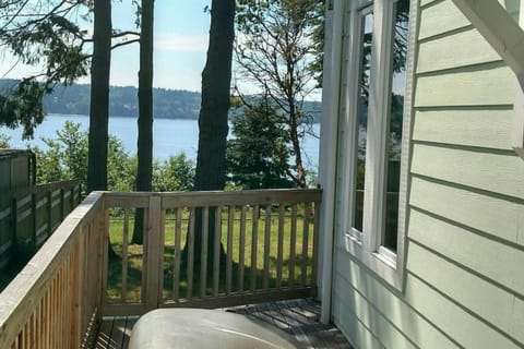 Harbor View Haven by AvantStay Private Backyard House in Camano Island