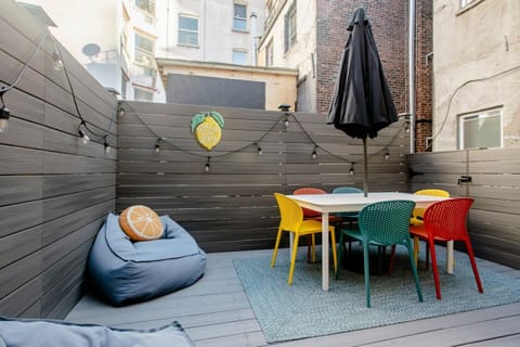 Airy Greenwich Retreat with Private Deck Condominio in West Village