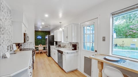 Kitchen or kitchenette, Pool view