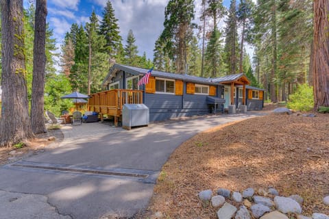 Blackwood Bungalow on the West Shore by Tahoe Getaways - 3 BR Pet Friendly & Walking Distance to the Lake House in Lake Tahoe