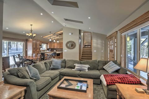 Bluerock Retreat - 3 BR West Shore Cabin - 3 Fireplaces, Short Drive to Skiing Maison in Tahoe City