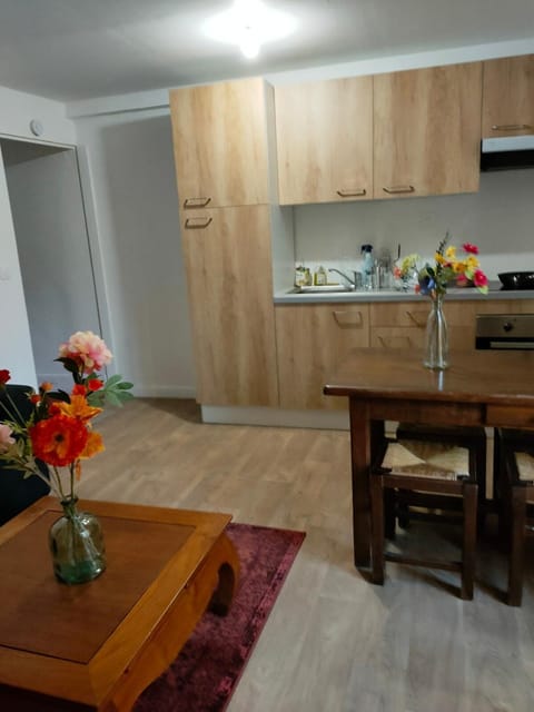 Duplex Élégance Urbaine - Proche Paris Apartamento in Gagny