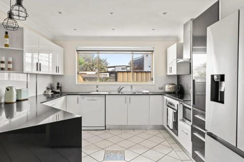 Sandy Serenity- Pet Friendly House in Central Coast