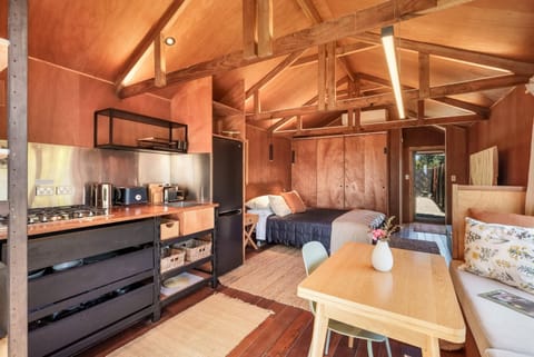 The Shed Guest House Maison in Tauranga