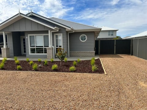 Sunsets by the Lake Casa in Yarrawonga