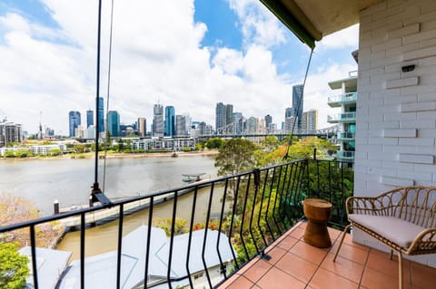 Riverside 2 Bedroom apartment with parking Appartamento in Kangaroo Point