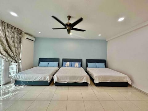 Modern Home/ 5 min Jonker/walking Mahkota Mall & hospital/ 24 pax 7R6B/ Mlk Town House in Malacca