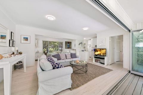 Number 53 - Pet Friendly Autumn Special House in Patonga