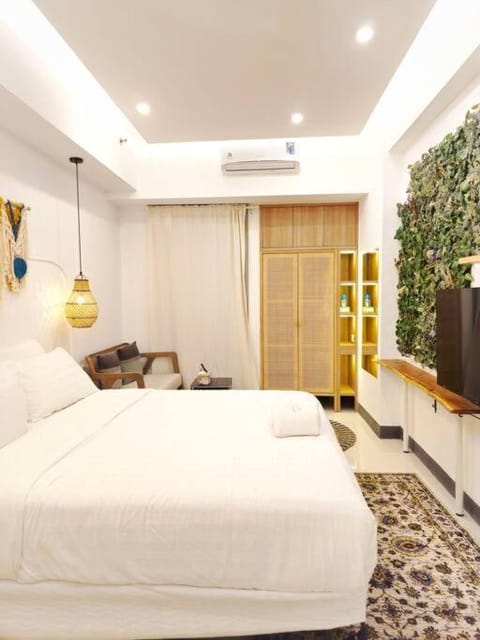 Bed, TV and multimedia, Photo of the whole room, air conditioner