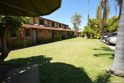 Garden view, Parking