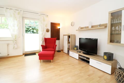 TV and multimedia, Living room, Seating area, Evening entertainment