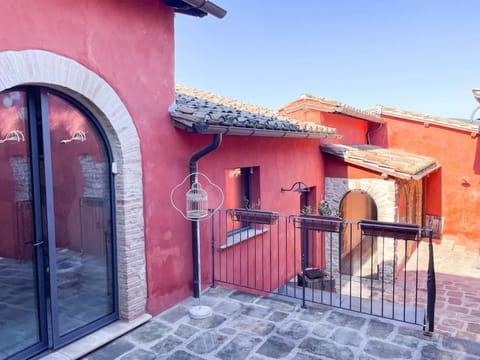 Villa in town with private garden, pool and sauna Chalet in Narni