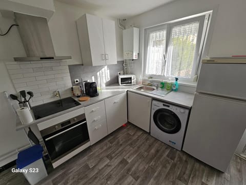 Kitchen or kitchenette, dishwasher, minibar, pet friendly, stove, toaster, washing machine