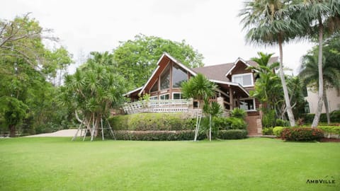 Ambville Khaoyai - บ้านพักเขาใหญ่ (Country Log home) Villa in Laos