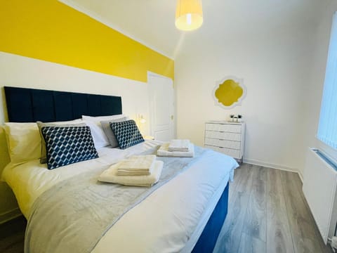 Stunning 2-Bed Apartment in Greenock - Sleeps 6 Apartment in Greenock