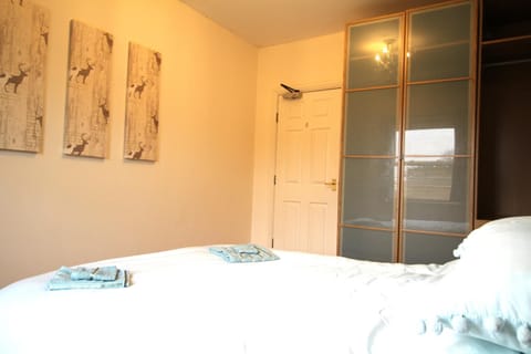 Doncaster - Town Centre - 2 Bedrooms & Sofa Bed - Balcony - Lift Access - Very Quiet Location Apartment in Doncaster