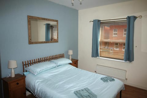 Doncaster - Town Centre - 2 Bedrooms & Sofa Bed - Balcony - Lift Access - Very Quiet Location Condo in Doncaster