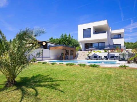 New modern luxury villa near the beach with sea view, pool, sauna , BBQ and playground by WiiBuk Villa in Medulin