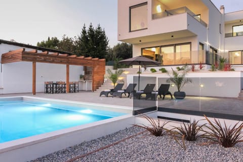 New modern luxury villa near the beach with sea view, pool, sauna , BBQ and playground by WiiBuk Villa in Medulin