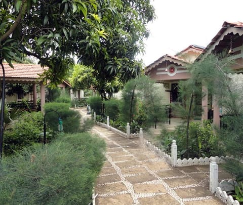 Facade/entrance, Natural landscape, Garden