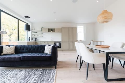 Modern & Bright Luxury London Apartment in Honor Oak Apartment in London Borough of Southwark