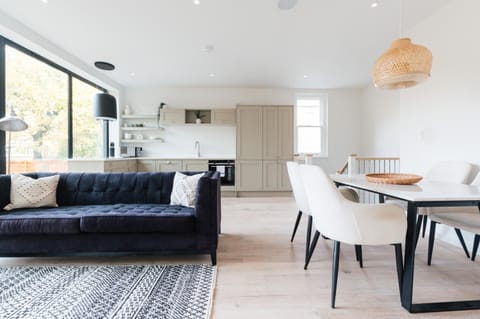 Modern & Bright Luxury London Apartment in Honor Oak Apartment in London Borough of Southwark