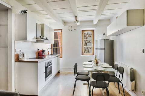 Dining area, kitchen