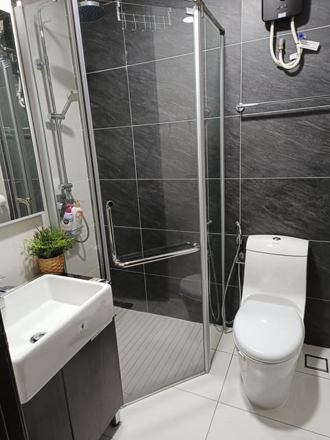 Shower, Toilet, Bathroom