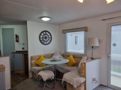 6 BERTH 2 BEDROOM PALM GROVE 60 , GOLDEN PALM sleeps 4 Campingplatz /
Wohnmobil-Resort in Chapel Saint Leonards