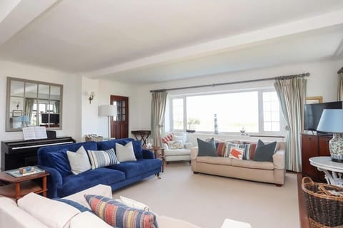 Druidsmoor - Sea Views-sleeps 8 House in Trearddur Bay