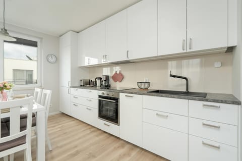 Apartment with 2 Bedrooms and FREE GARAGE Poznań by Renters Wohnung in Poznan