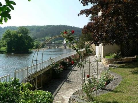 Au bord de la Vézère Chalet in Le Bugue