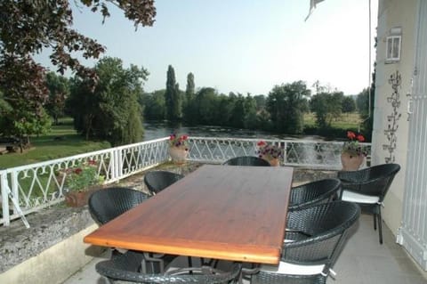 Au bord de la Vézère Chalet in Le Bugue