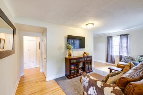 Charming Hamilton Hideaway Half-Mi to Main St! Maison in Hamilton