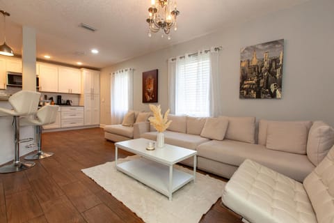 Jacksonville Newly Renovated Stylish 3BR Downtown Haus in Jacksonville