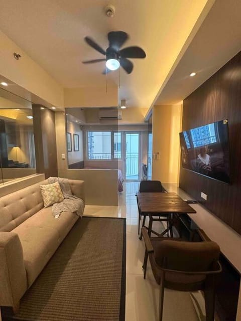 Katrina Suite by Kozy Place Vacation rental in Makati