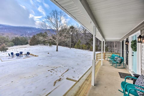 Hot Tub! Charming Cottage With Horse Farm View House in Nelson County