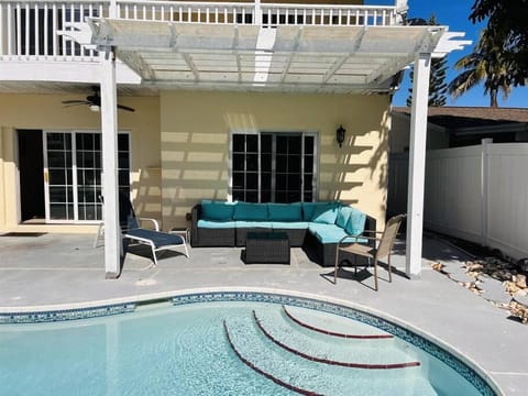 4 Bedroom home with heated pool by the beach! House in Indian Rocks Beach