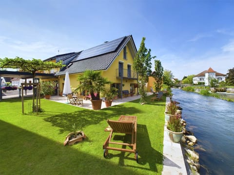 Property building, Spring, Day, Natural landscape, Garden, Garden view, River view