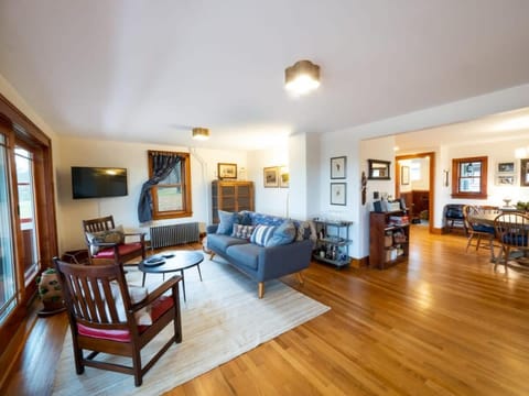 Berkshire Vacation Rentals: Centrally Located Historical Home House in Lee