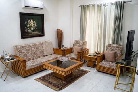Gulberg Luxe Living 2-BR Apartment Condo in Lahore