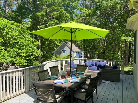 Stay On The Cape Vacation Rentals: Modern Family Retreat In Harwich Casa in Brewster