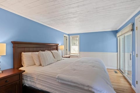 Stay On The Cape Vacation Rentals: Contemporary Saltbox In New Seabury House in New Seabury